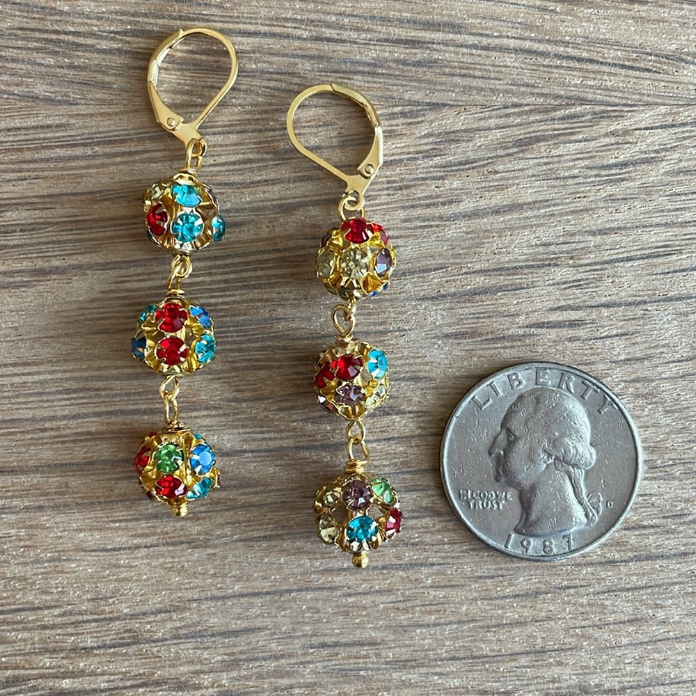 HAND CRAFTED SPARKLING BALL DROP PIERCED EARRINGS WITH MULTI COLORED CRY… - Picture 8 of 12